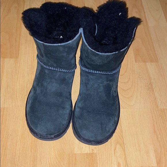 Bow Tie Uggs - Picture 4 of 4